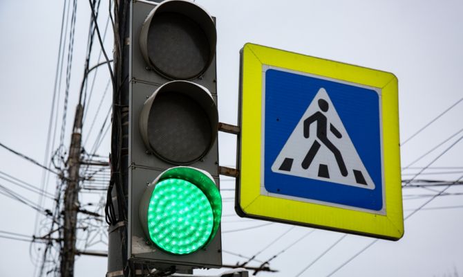 Тульские светофоры научили считать машины и пешеходов