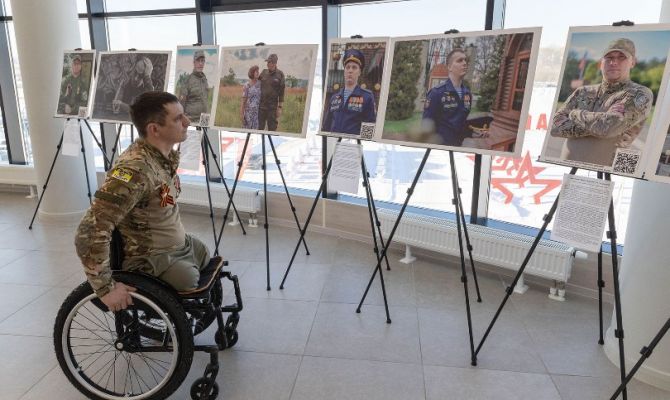 Жизнь после спецоперации показали на фотовыставке «Герои СВОей земли»