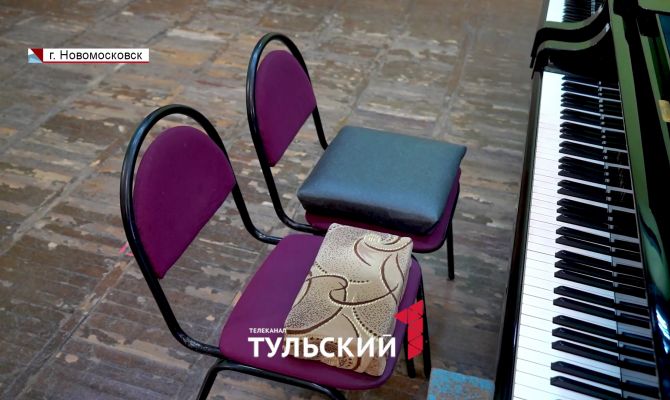 Преподаватель академии Гнесиных объяснил, зачем класть подушку на стул при игре на фортепиано