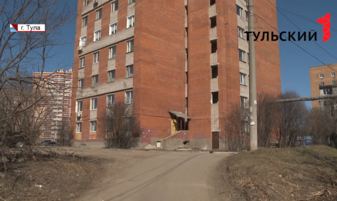 Жители тульской многоэтажки на проспекте Ленина погрязли в помоях