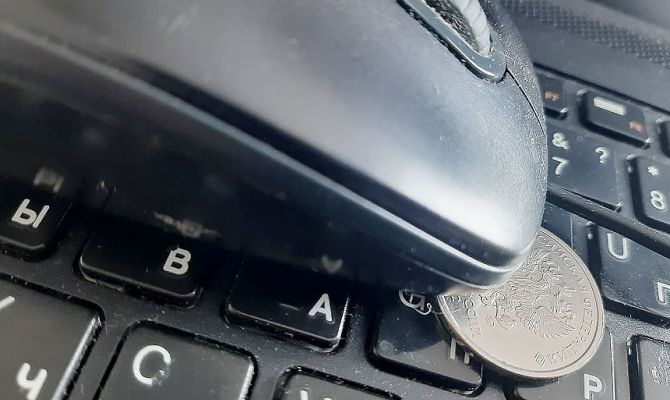 Число жалоб на маркетплейсы в России выросло на 20%