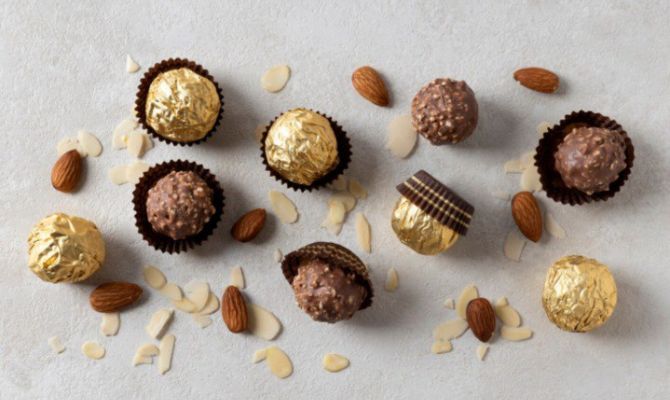 Педиатр назвал самые вредные конфеты в сладких новогодних подарках