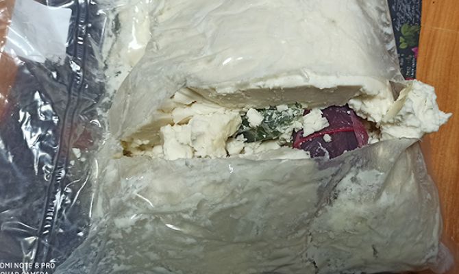 В Щекинском районе сотовые телефоны спрятали в сыр для передачи заключенным