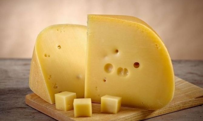 Эксперты рассказали об опасном сыре