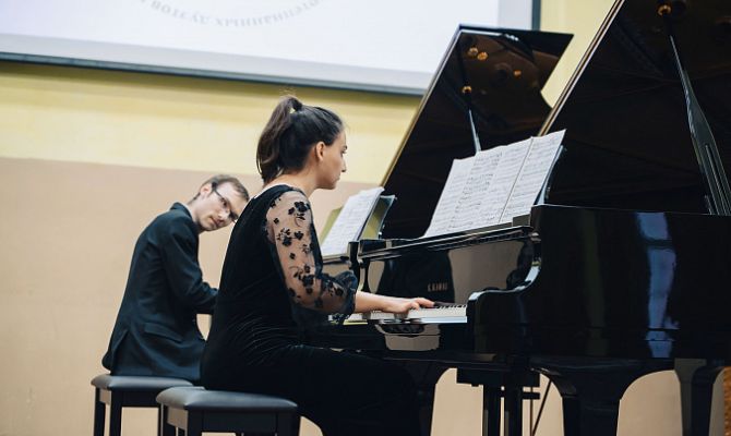 В Новомосковске состоялся молодежный конкурс камерных ансамблей и фортепианных дуэтов