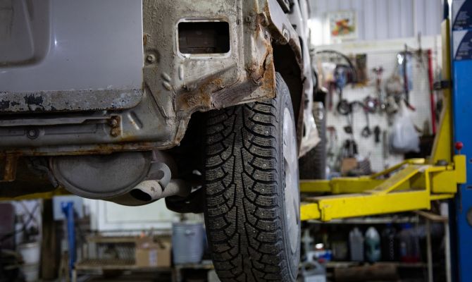 Научный руководитель Гидрометцентра рассказал, когда можно "переобувать" автомобиль