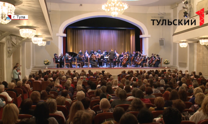 Алексей Дюмин поздравил женщин Тульской области с 8 марта  