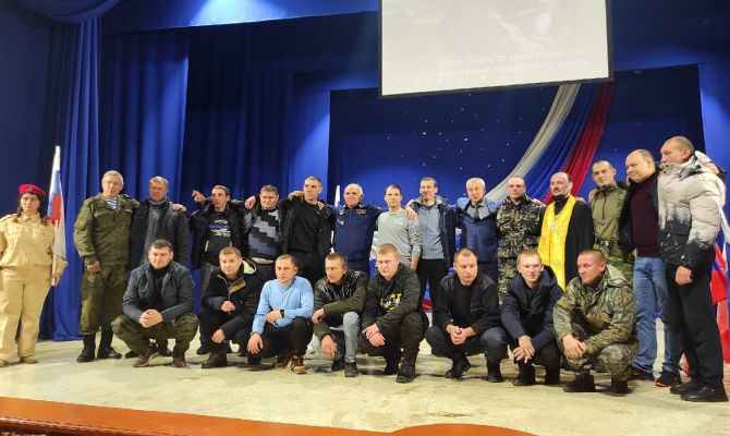 "Мы гордимся нашими ребятами": мобилизованных жителей Ефремова проводили на боевое слаживание