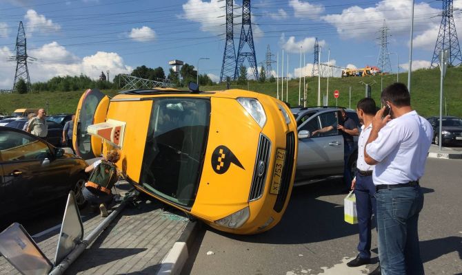 2 млн рублей предложили платить пострадавшим в ДТП на такси