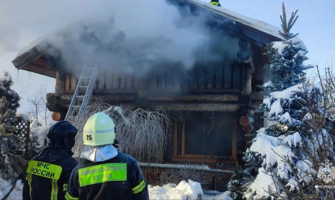 Под Новомосковском сгорела баня