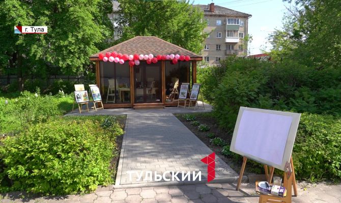 В сквере музея Порфирия Крылова появилась площадка для художников-любителей