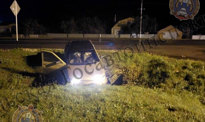 В Тульской области ВАЗ 21102 уехал в кювет