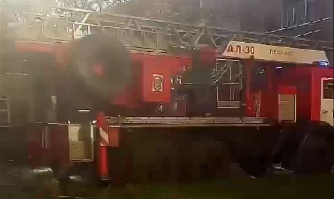К общежитию ТГПУ приехали пожарные машины
