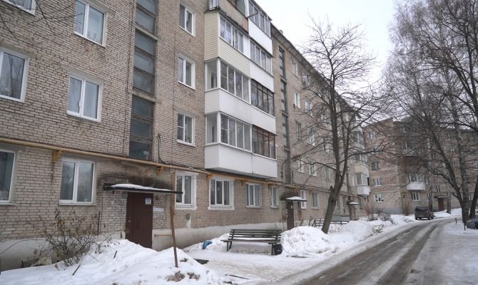 Жители пятиэтажки в Кимовске выселяются из квартир из-за капремонта крыши