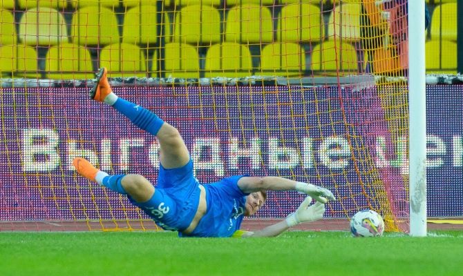 Тульский "Арсенал" на месяц остался без основного вратаря