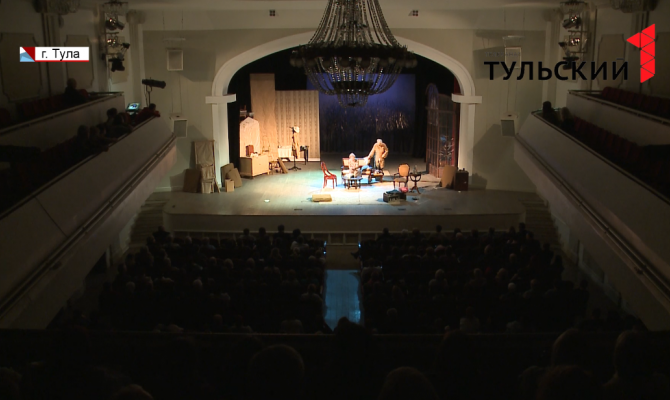 Тульские старосты бесплатно увидели спектакль театра Армена Джигарханяна