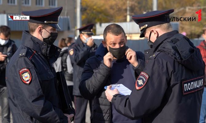 От макияжа до чтения: почему жители Тульской области не носят маски в транспорте