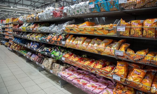 В Госдуме предложили запретить конфеты с винным вкусом и чипсы "Игристое"