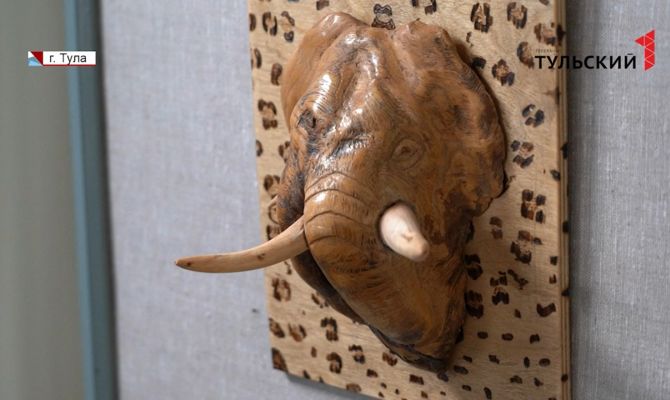 «Лето – время путешествий»: в Туле открылась выставка скульптур в технике корнепластики