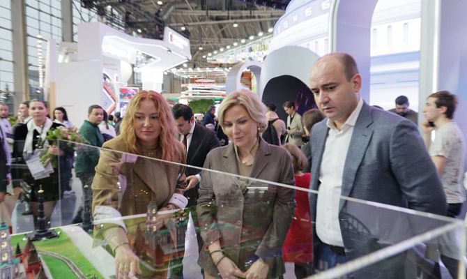 Министр культуры РФ посетила стенд Тульской области на выставке «Россия»