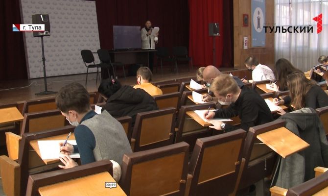 «Я русский бы выучил…»: туляки проверили свои знания на «Тотальном диктанте»