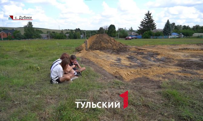 В селе под Ефремовом вместо ремонта снесли единственную детскую площадку