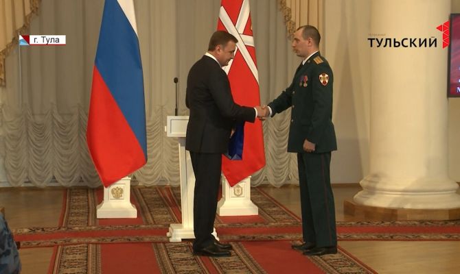 Алексей Дюмин вручил награды отличившимся сотрудникам Росгвардии