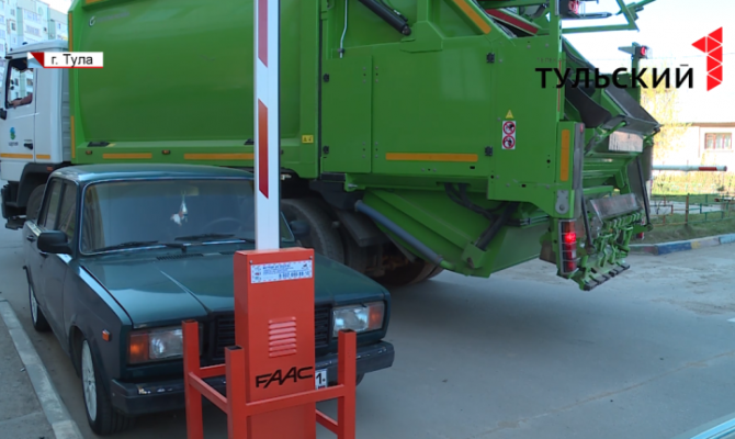 В Городском переулке Тулы шлагбаум стал "яблоком раздора"