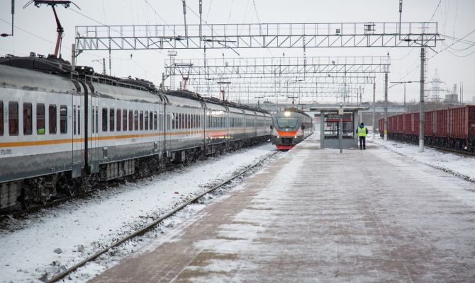 На летних каникулах дети 10-17 лет могут получить 50% скидки на проезд в поезде