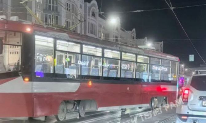 В Туле на улице Советской трамвай сошел с рельсов 