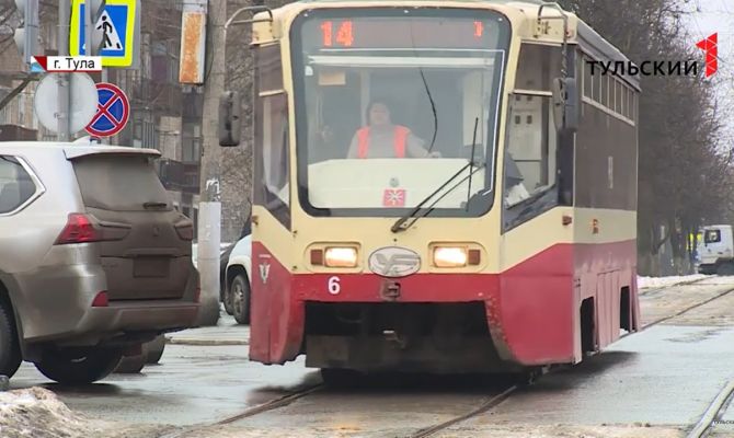 Штрафы и «кирпичи»: как в Туле борются с любителями парковаться возле трамвайных путей