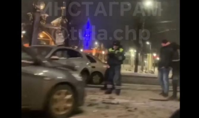 На Зареченском мосту в Туле столкнулись три машины