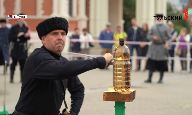 Впервые за 500 лет в стенах тульского кремля казаки обнажили шашки в мирных целях