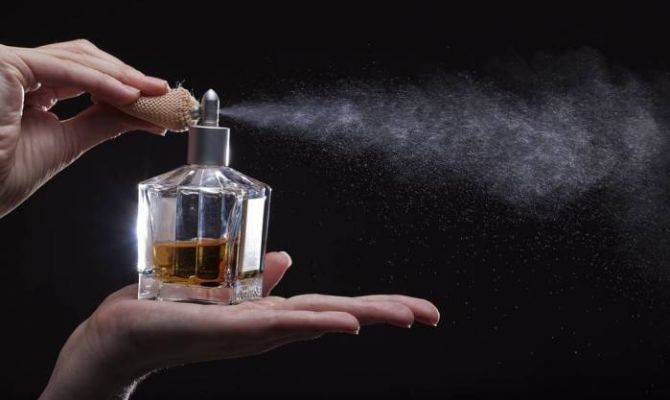 В России хотят повысить цены на спирт для парфюмерии: подорожают ли духи