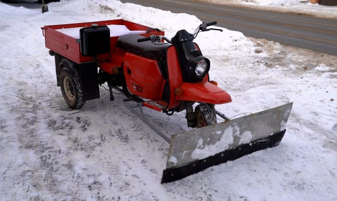 Из мотоциклов в снегоуборщики: туляк апгрейдил «Муравей», чтобы не махать лопатой