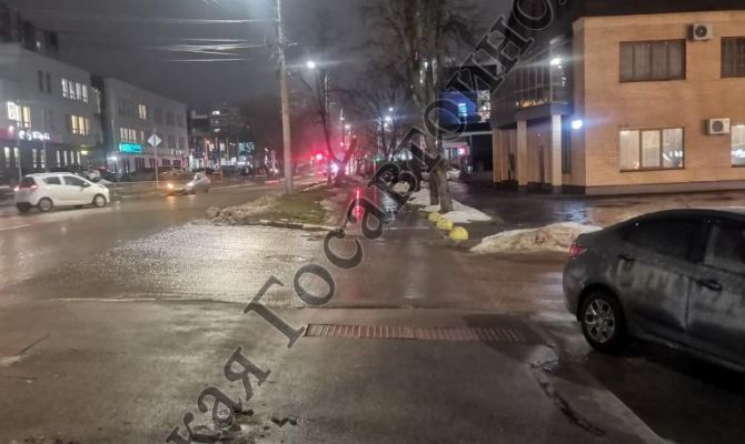 В Туле на улице Демонстрации водитель Hyundai Solaris сбил 21-летнего пешехода