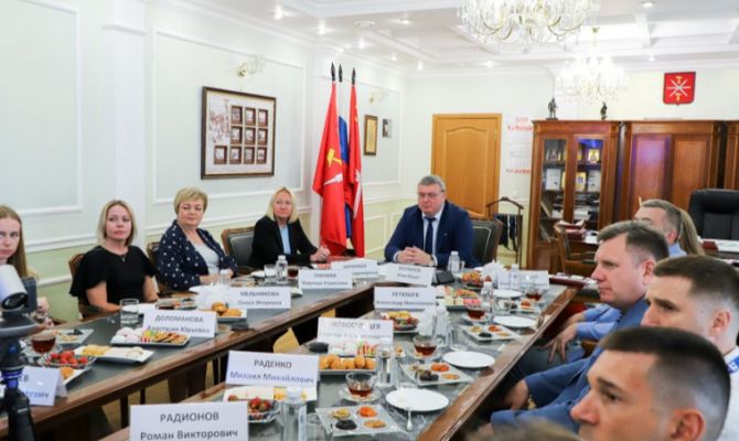 Беспалов встретился с участниками программы развития федерального кадрового резерва