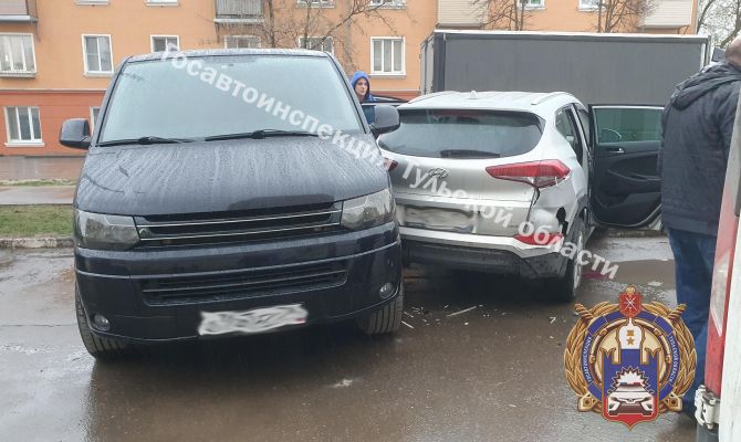 Тулячка врезалась в микроавтобус и наехала на пешехода