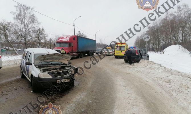В Большой Туле водитель Lada Largus выехал на встречную и врезался в Нonda СR-V