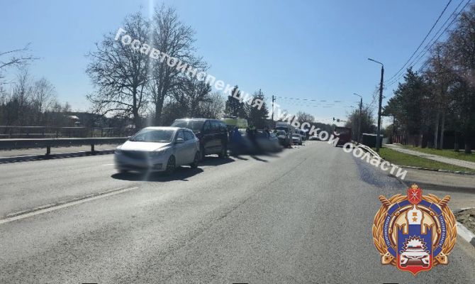 Под Тулой водитель грузовика спровоцировал массовое ДТП
