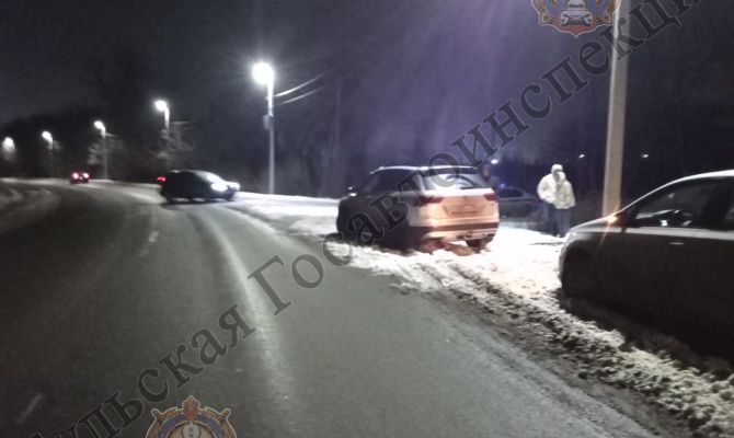 В Туле водитель Volkswagen Tiguan не рассчитала скорость и врезалась в столб