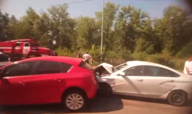 На трассе «Тула – Новомосковск» столкнулись сразу 5 автомобилей