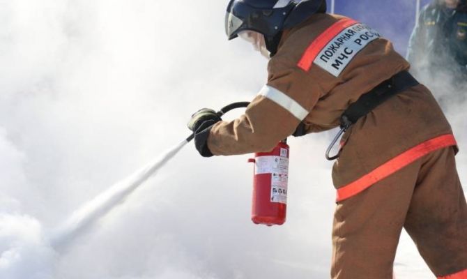 В Туле спасатели потушили «автомобиль». Видео