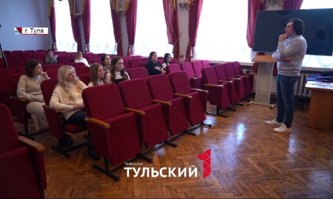 Доцент ГИТИСа объяснил связь голоса и плавания