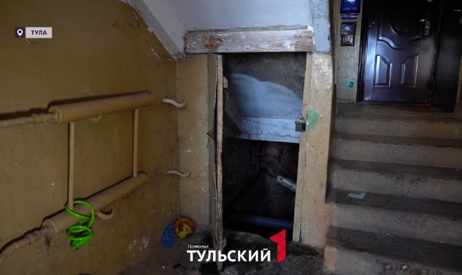 Засор канализации привел к затоплению подвала дома на улице Дмитрия Ульянова в Туле
