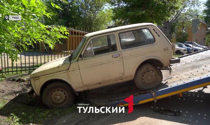 С улиц Тулы начали эвакуировать брошенные авто 