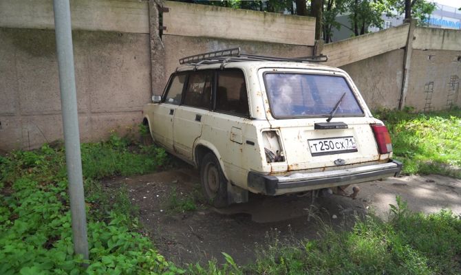Как тулякам избавиться от брошенных автомобилей во дворе: пошаговая инструкция