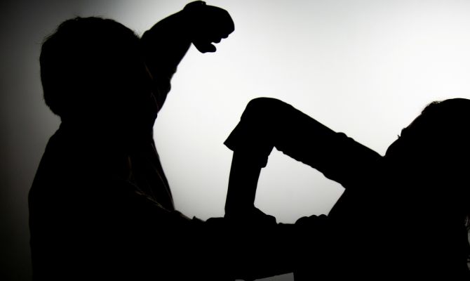 В Ясногорском районе пьяный мужчина нанес телесные повреждения сотруднику полиции