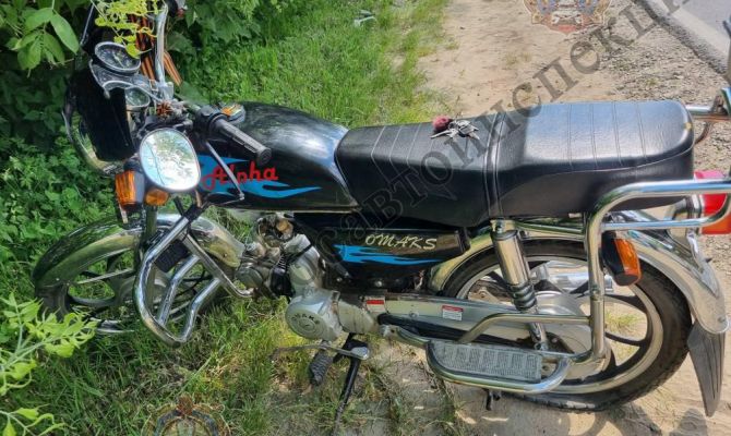 В Тульской области опрокинулся мопед