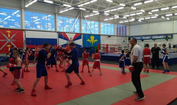  Олимпийский чемпион по боксу Александр Лебзяк посетил тульское Суворовское училище 